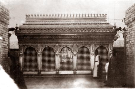 ضريح أمير المؤمنين اثناء البناء 