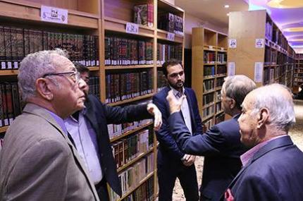 جولة لوفد المملكة المتحدة في مكتبة الروضة الحيدرية