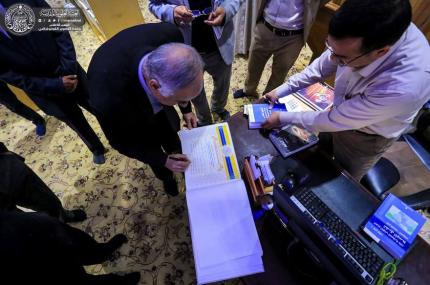 السفير الفلسطيني في العراق يتشرف بزيارة مرقد أمير المؤمنين عليه السلام