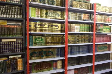 مكتبة الروضة الحيدرية تستقبل مكتبة كاملة لأحد فضلاء الحوزة العلمية