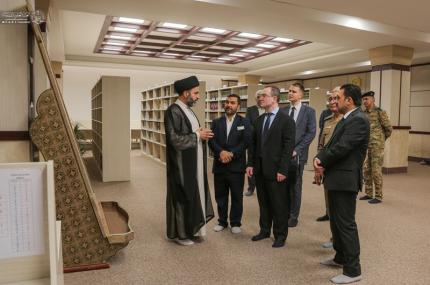 السفير الروسي يبدي إعجابه بمصادر الثقافة الإسلامية في مكتبة الروضة الحيدرية المطهرة