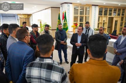 وفود جامعية تزور مكتبة الروضة الحيدرية في العتبة العلوية المقدسة