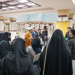 الأمين العام للعتبة العلوية المقدسة يستقبل وفدًا مُتعدِّد الجنسيات