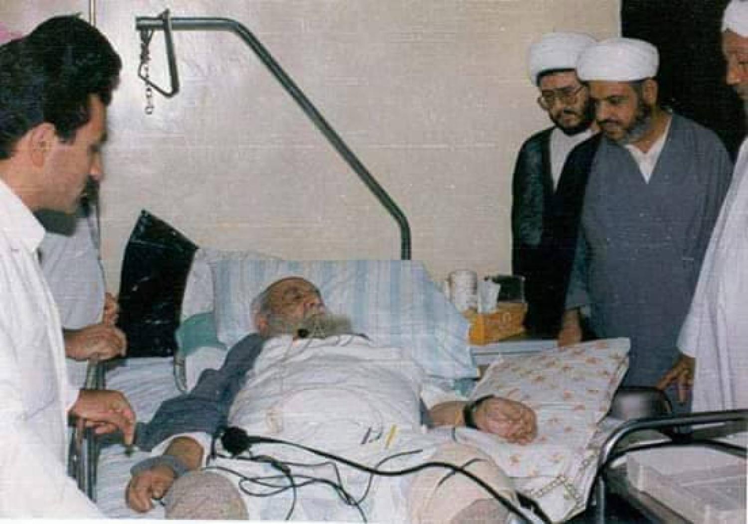 السيد (قدس سره ) في المستشفى ويفقده جمع من المؤمنين 