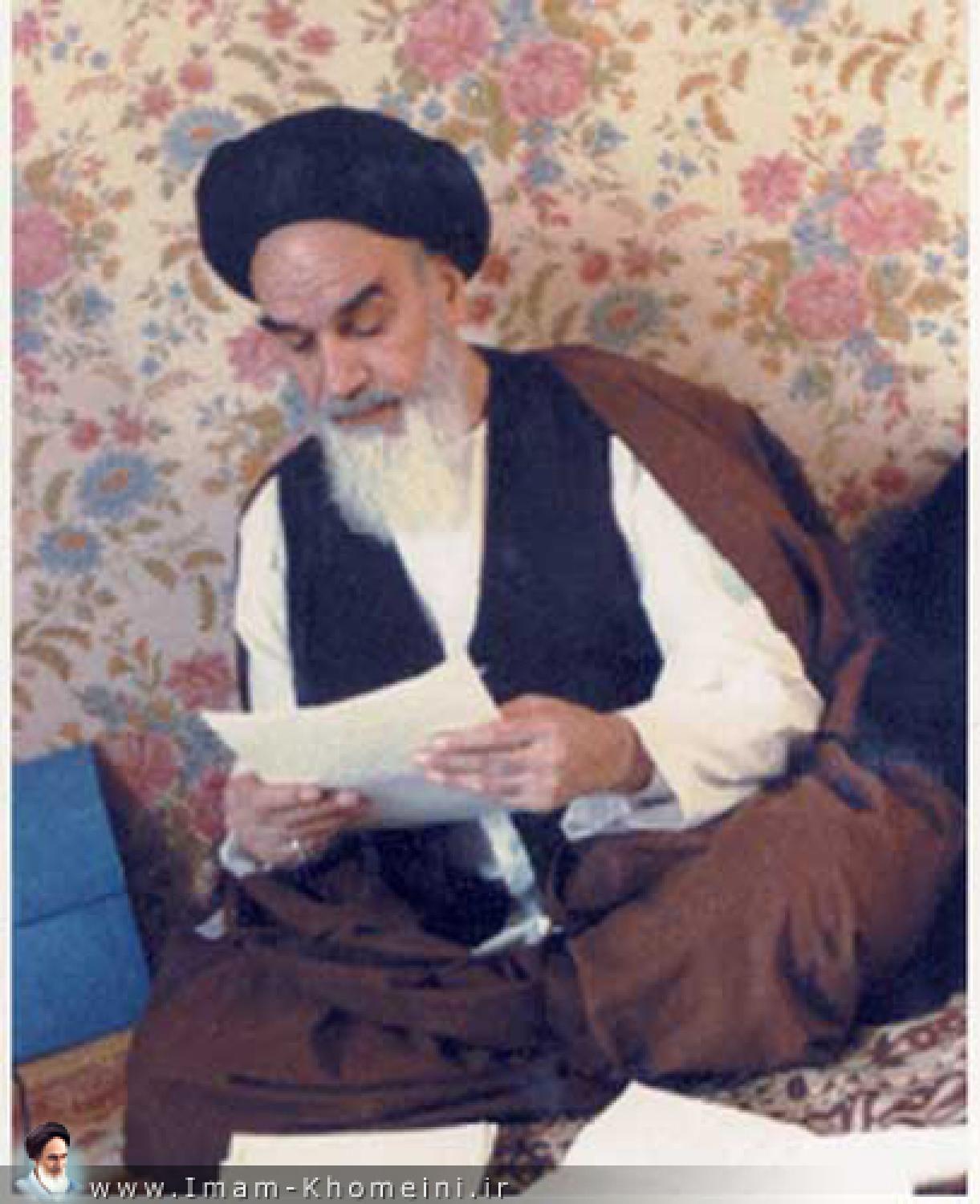 الامام الخميني ( قدس سره الشريف ) في منفاه 