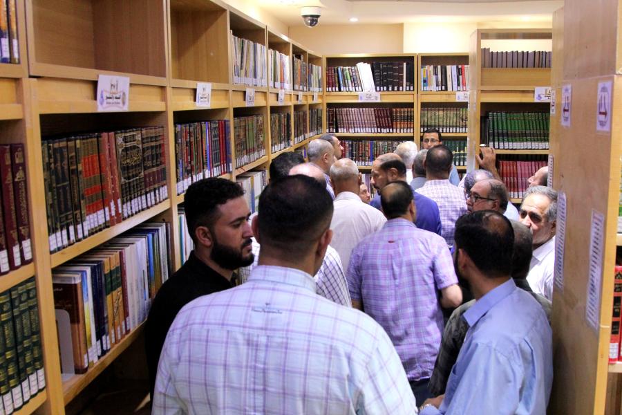 تربوي وتدريسي مدينة الكوت مركز محافظة واسط في رحاب مكتبة الروضة الحيدرية 