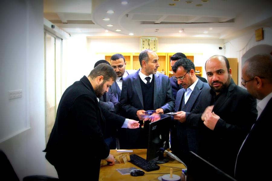 تربية وتدريسي كربلاء المقدسة في زيارة مكتبة الروضة الحيدرية 
