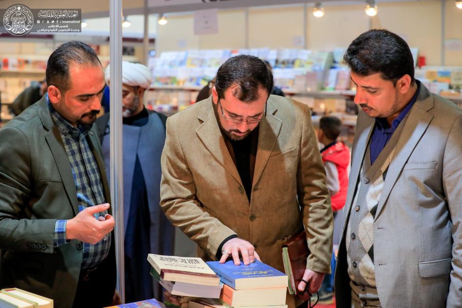 آلاف الكتب تقتنيها مكتبة الروضة الحيدرية من معرض بغداد الدولي