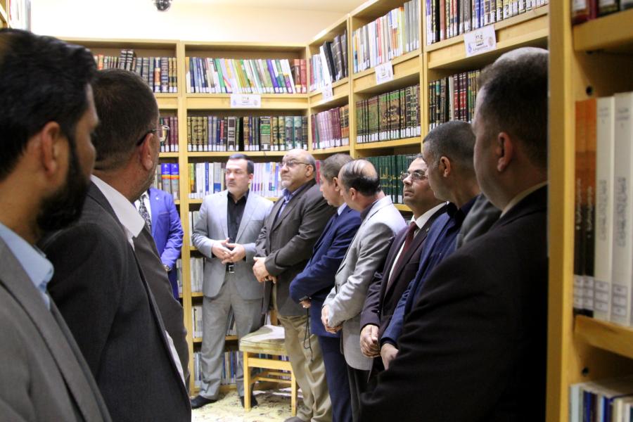 وفد من الاشراف التربوي لمحافظة بغداد الكرخ الثالثة يزور مكتبة الروضة الحيدرية 