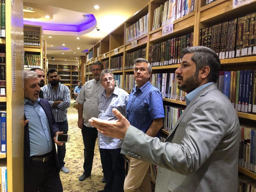 الوفد الكندي في ضيافة مكتبة الروضة الحيدرية