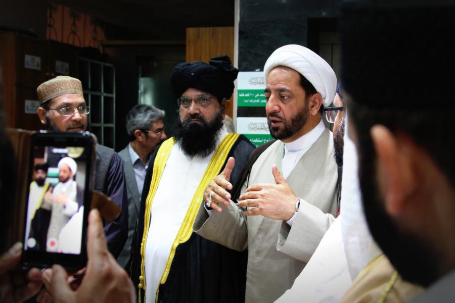 وفد أئمة المساجد من بريطانيا في ضيافة مكتبة الروضة الحيدرية.
