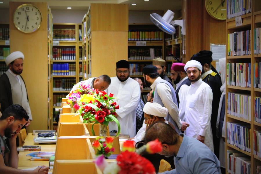 وفد أئمة المساجد من بريطانيا في ضيافة مكتبة الروضة الحيدرية.