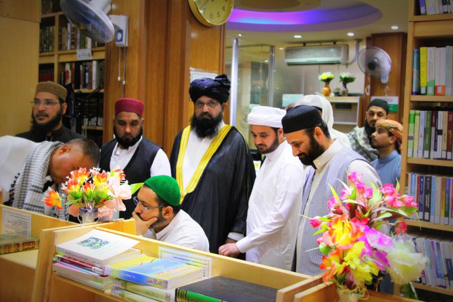 وفد أئمة المساجد من بريطانيا في ضيافة مكتبة الروضة الحيدرية.