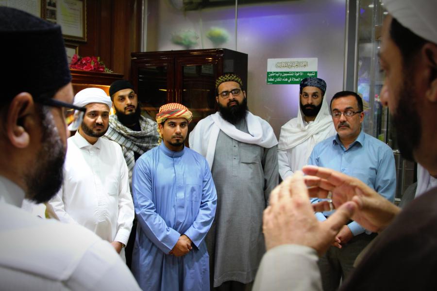وفد أئمة المساجد من بريطانيا في ضيافة مكتبة الروضة الحيدرية.