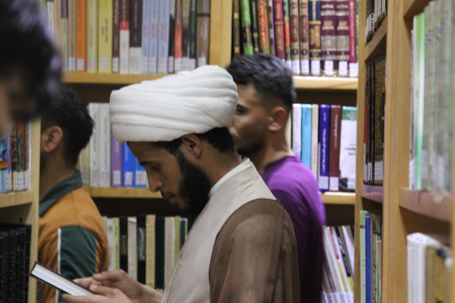 طلاب جامعة المثنى في ضيافة مكتبة الروضة الحيدرية 