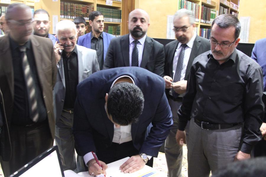 وزير الهجرة والمهجرين والوفد المرافق له يزور مكتبة الروضة الحيدرية  ‏