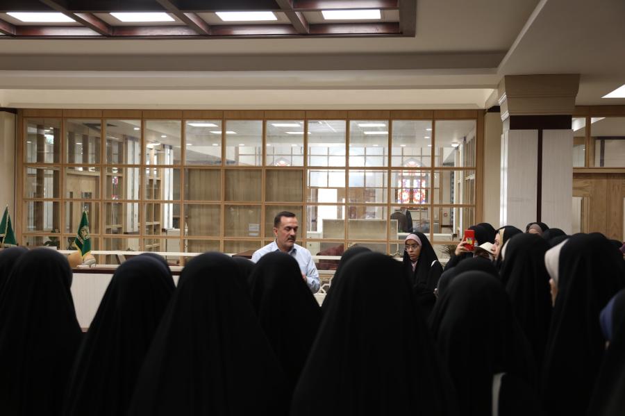 ضمن نشاطاتها الفكرية والثقافية استقبلت مكتبة الروضة الحيدرية وفدا من جامعة الكوفة