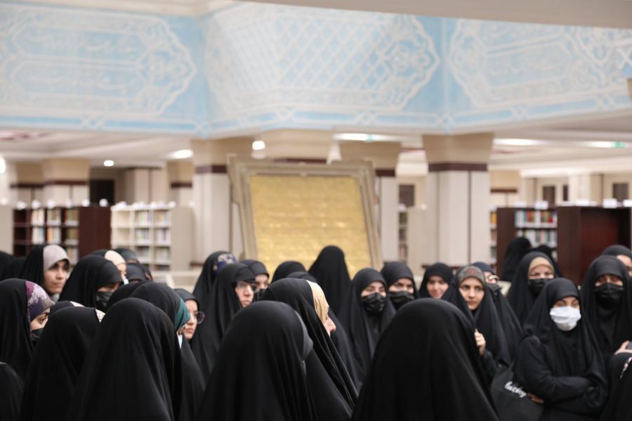 ضمن نشاطاتها الفكرية والثقافية استقبلت مكتبة الروضة الحيدرية وفدا من جامعة الكوفة