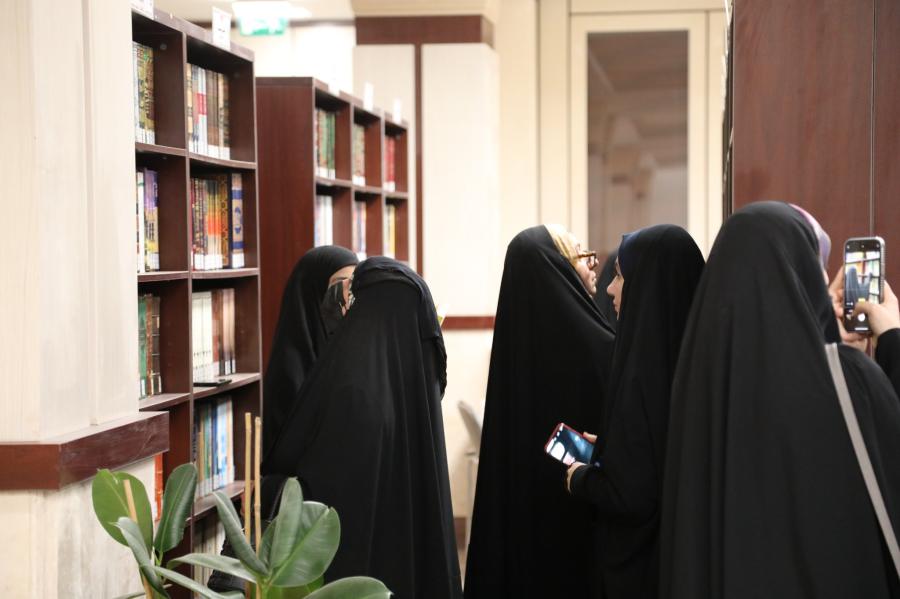 ضمن نشاطاتها الفكرية والثقافية استقبلت مكتبة الروضة الحيدرية وفدا من جامعة الكوفة