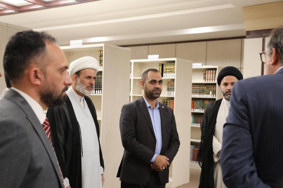 المكتبة الحيدرية تسـتقبل الوفـود الأوربية