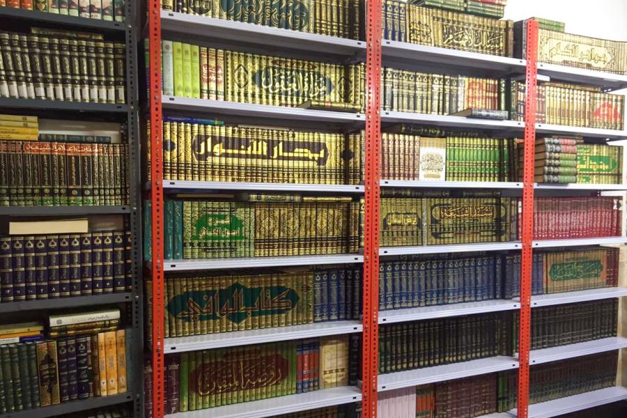 مكتبة الروضة الحيدرية تستقبل مكتبة كاملة لأحد فضلاء الحوزة العلمية