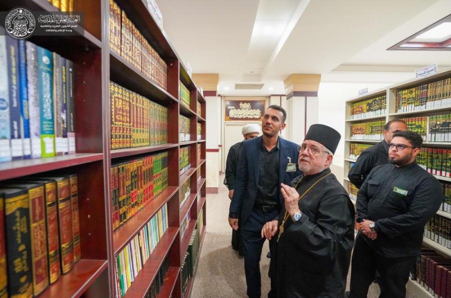 ممثل المسيح الأرثوذكس في إسبانيا والبرتغال يبدي إعجابه بما تضمُّه مكتبة الروضة الحيدرية المطهرة