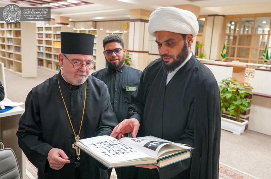 ممثل المسيح الأرثوذكس في إسبانيا والبرتغال يبدي إعجابه بما تضمُّه مكتبة الروضة الحيدرية المطهرة
