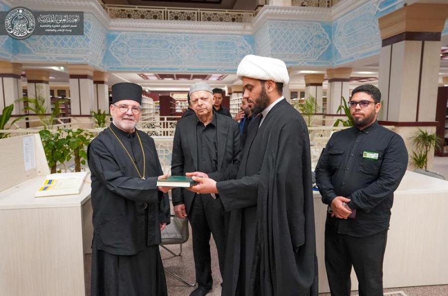 ممثل المسيح الأرثوذكس في إسبانيا والبرتغال يبدي إعجابه بما تضمُّه مكتبة الروضة الحيدرية المطهرة