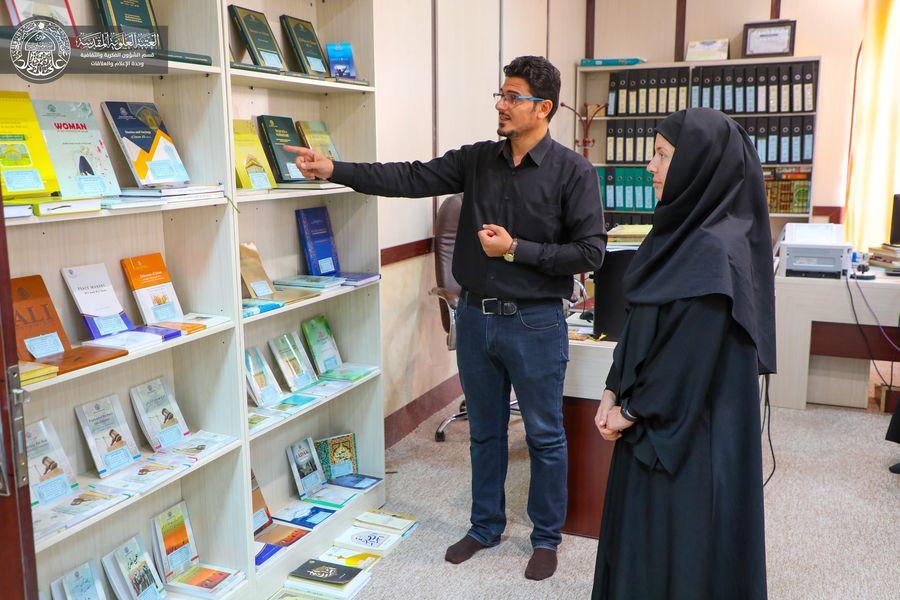 زائرة رومانية تزور وحدة الترجمة في العتبة العلوية المقدسة