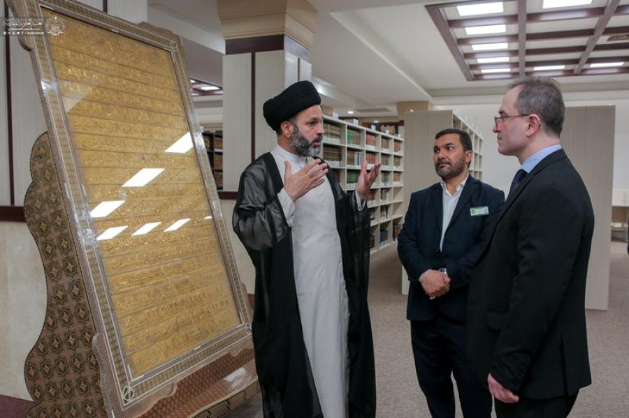 السفير الروسي يبدي إعجابه بمصادر الثقافة الإسلامية في مكتبة الروضة الحيدرية المطهرة