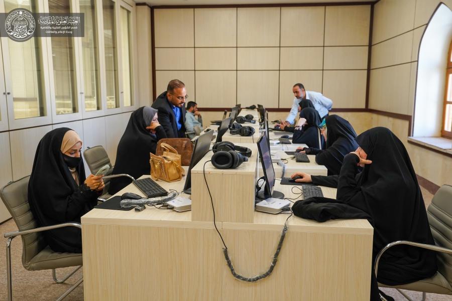 وفد من طلبة كلية الفقه في جامعة الكوفة يزور مكتبة الروضة الحيدرية
