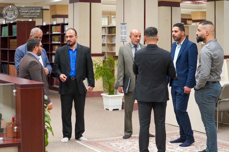 وفد من طلبة كلية الفقه في جامعة الكوفة يزور مكتبة الروضة الحيدرية