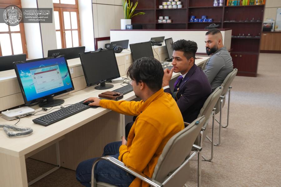 وفد من طلبة كلية الفقه في جامعة الكوفة يزور مكتبة الروضة الحيدرية