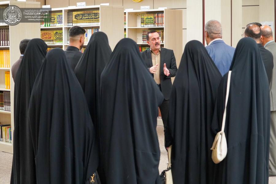 وفد من طلبة كلية الفقه في جامعة الكوفة يزور مكتبة الروضة الحيدرية