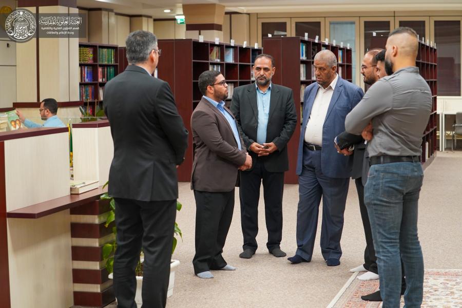 وفد من طلبة كلية الفقه في جامعة الكوفة يزور مكتبة الروضة الحيدرية