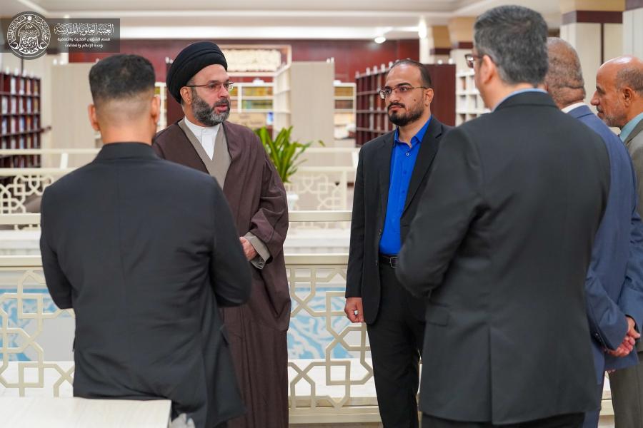 وفد من طلبة كلية الفقه في جامعة الكوفة يزور مكتبة الروضة الحيدرية