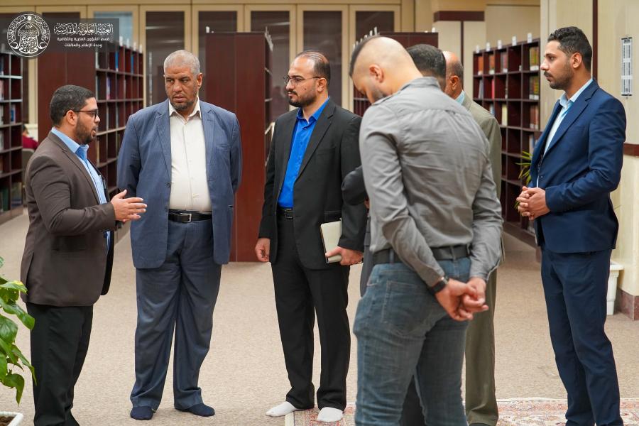 وفد من طلبة كلية الفقه في جامعة الكوفة يزور مكتبة الروضة الحيدرية