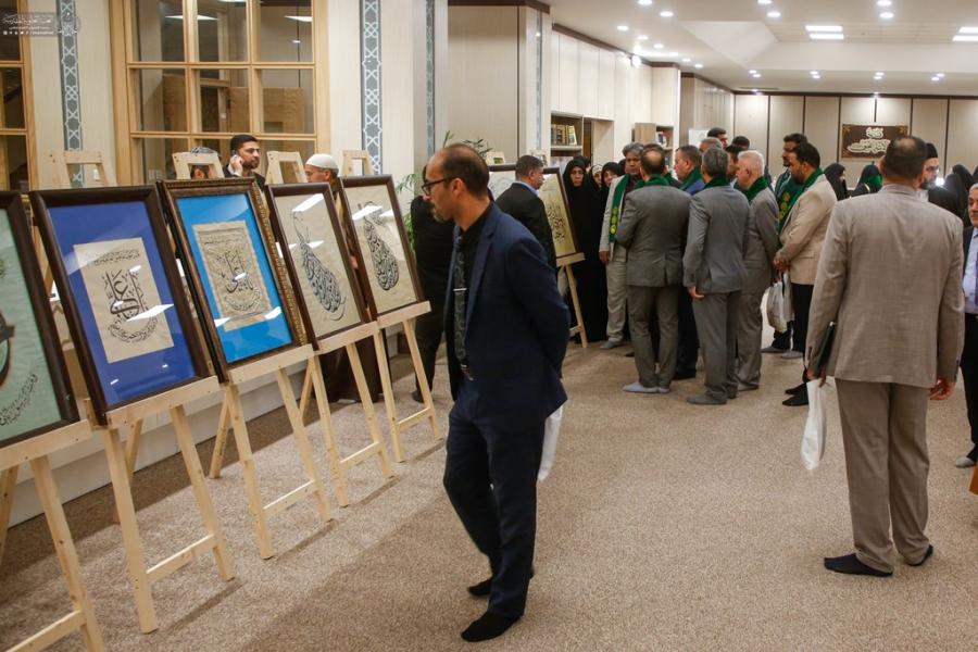  ضيوف مهرجان الاحتفاء باليوم العالمي للغة العربية يطّلعون على المصادر العلمية في مكتبة الروضة الحيدرية