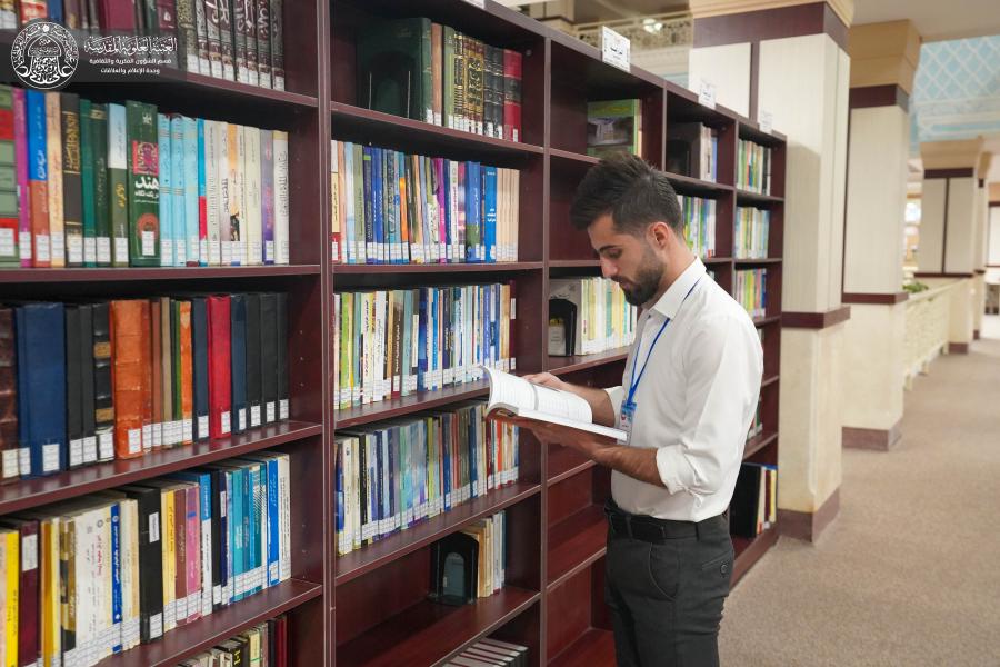 وفد من أساتيذ جامعة الموصل وطلبتها يزور مكتبة الروضة الحيدرية