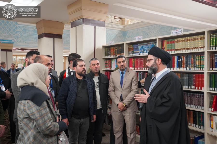 وفد من أساتيذ جامعة الموصل وطلبتها يزور مكتبة الروضة الحيدرية