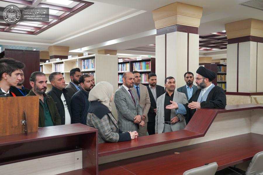 وفد من أساتيذ جامعة الموصل وطلبتها يزور مكتبة الروضة الحيدرية