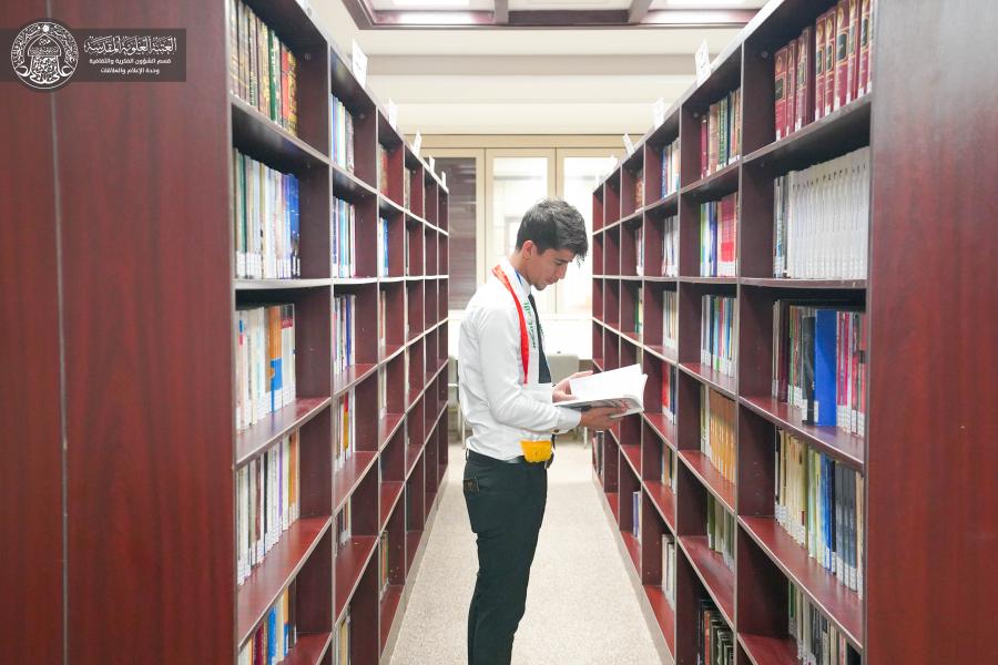 وفد من أساتيذ جامعة الموصل وطلبتها يزور مكتبة الروضة الحيدرية