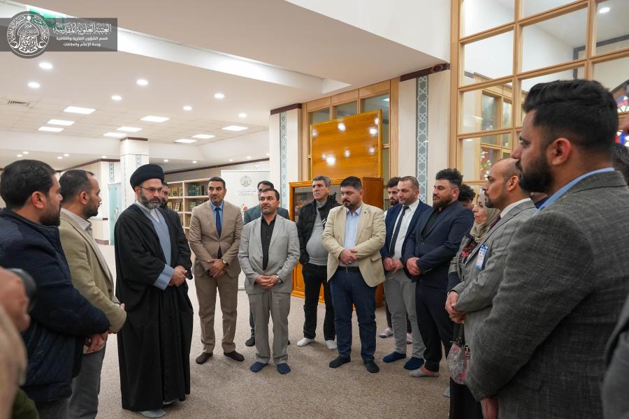 وفد من أساتيذ جامعة الموصل وطلبتها يزور مكتبة الروضة الحيدرية