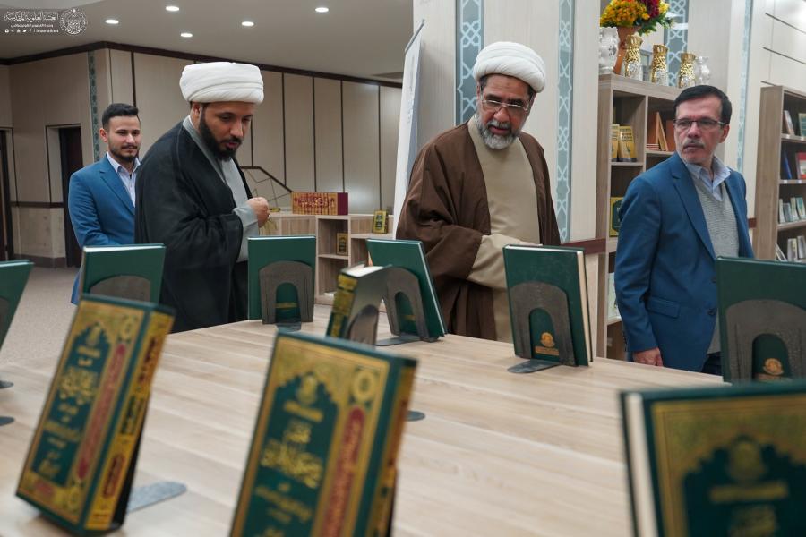 الشيخ أحمد سلمان يزور مكتبة الروضة الحيدرية في العتبة العلوية المقدسة
