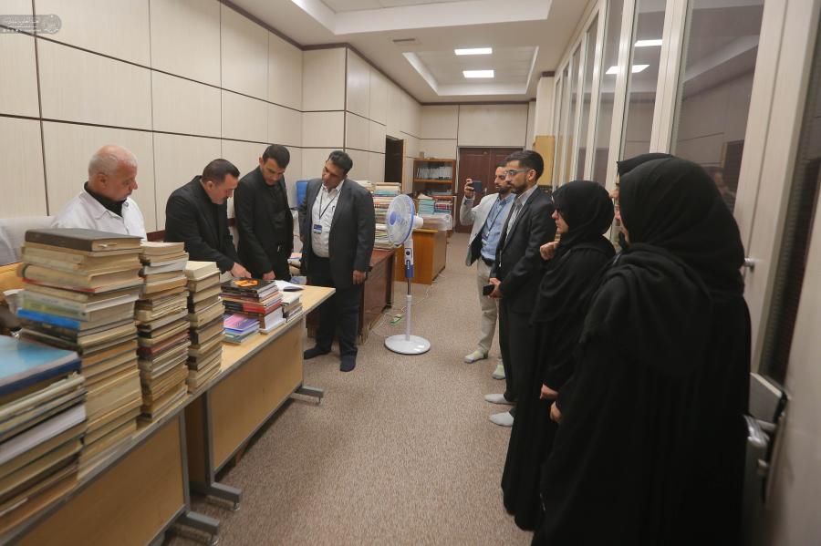 وفدٌ متعدد الجنسيات يبدي إعجابه بالتنوع العلمي والثقافي بمكتبة الروضة الحيدرية في العتبة العلوية المقدسة