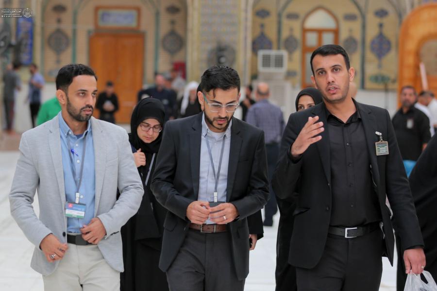 وفدٌ متعدد الجنسيات يبدي إعجابه بالتنوع العلمي والثقافي بمكتبة الروضة الحيدرية في العتبة العلوية المقدسة